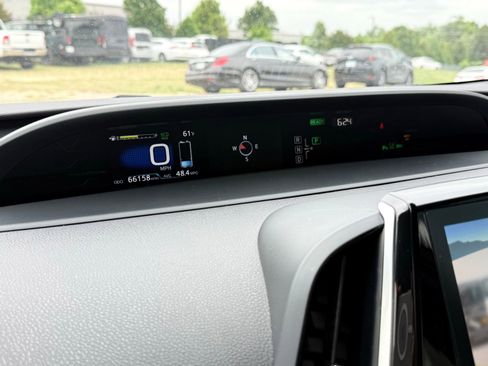 Used 2017 Toyota Prius Prime Advanced FWD image 32