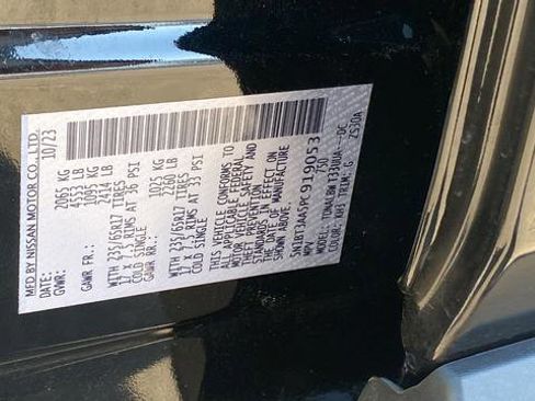 Used 2023 Nissan Rogue S FWD image 29