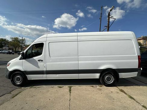 Used 2022 Mercedes-Benz Sprinter 2500 image 4