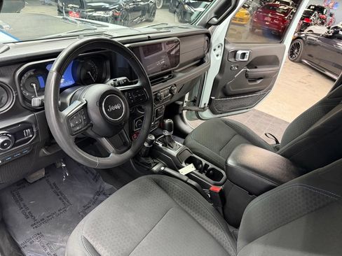 Used 2024 Jeep Wrangler Unlimited Rubicon 4xe w/ Convenience Group AWD/4WD image 32