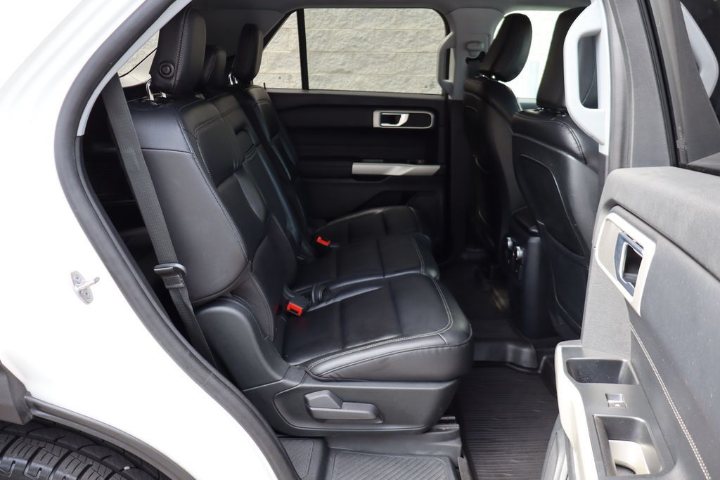 Used 2020 Ford Explorer XLT w/ Equipment Group 202A AWD/4WD image 30