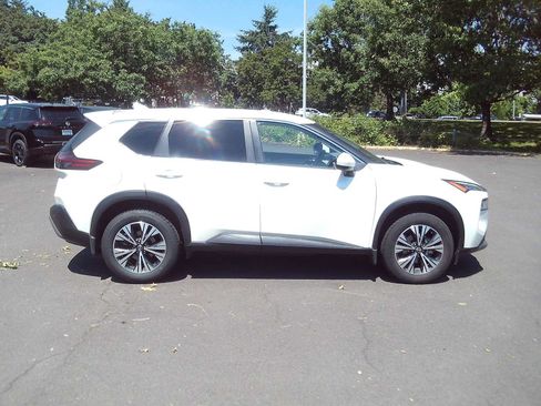Used 2023 Nissan Rogue SV FWD image 6