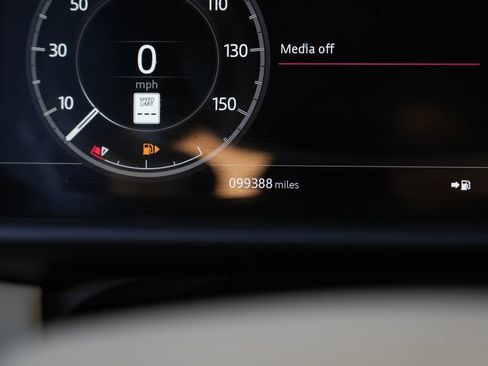 Used 2018 Land Rover Discovery HSE AWD/4WD image 48