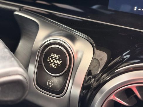 Used 2021 Mercedes-Benz GLB 250 4MATIC image 31