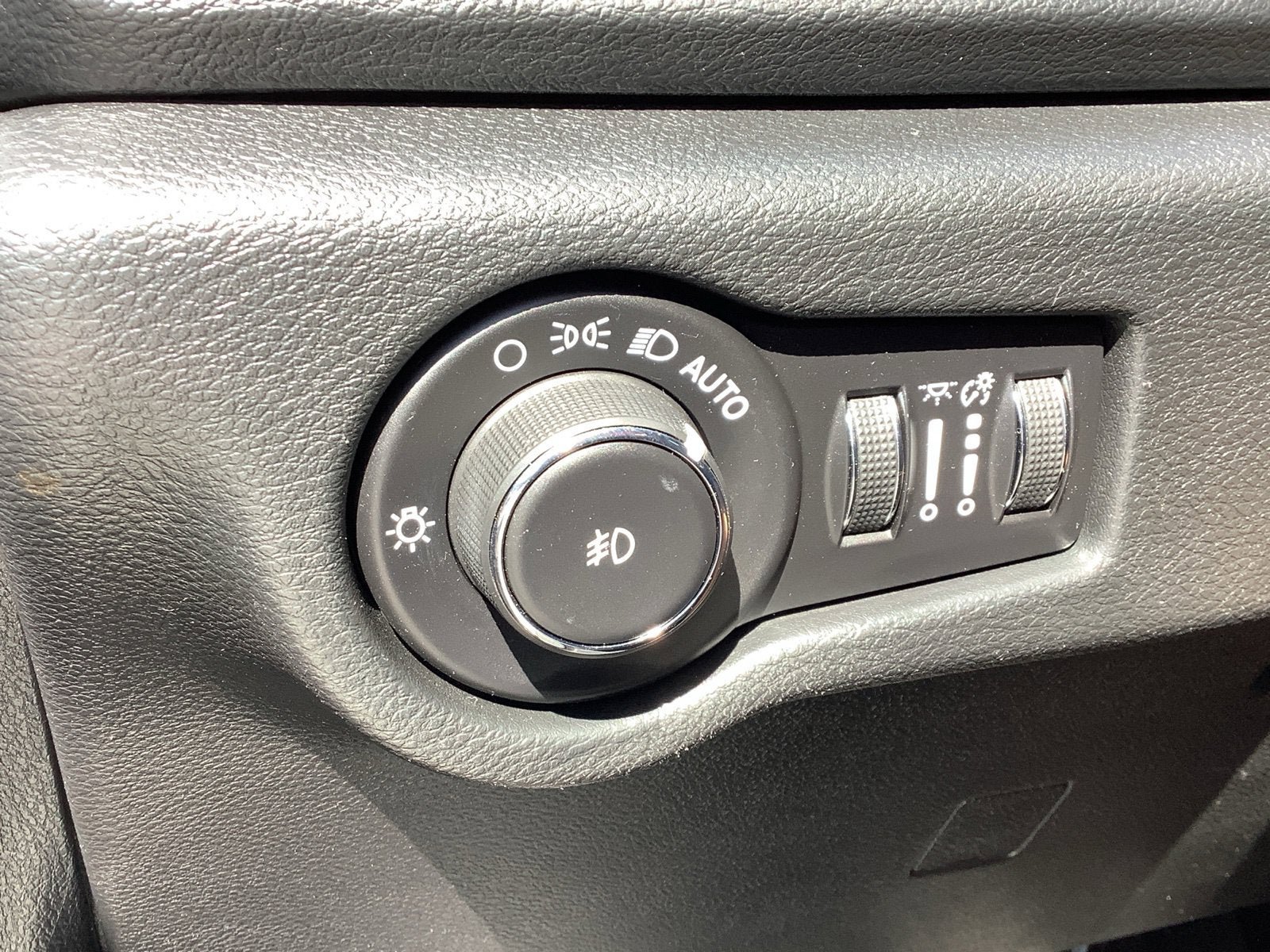 Used 2020 Chrysler Pacifica Touring-L w/ Advanced Safetytec Group AWD/4WD image 16
