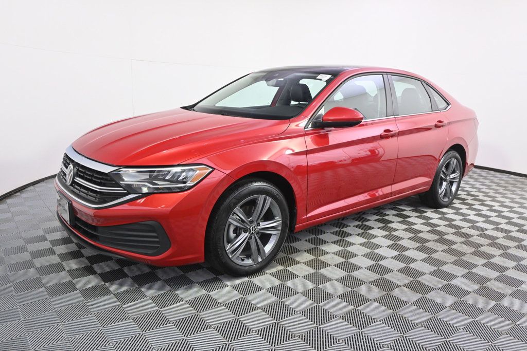Used 2023 Volkswagen Jetta SE w/ Panoramic Sunroof Package FWD image 2