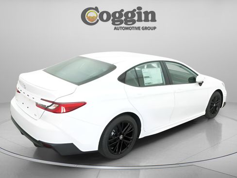 New 2026 Toyota Camry SE FWD image 18