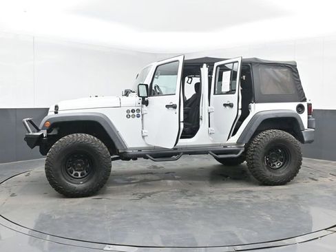 Used 2018 Jeep Wrangler Unlimited Sport w/ Connectivity Group AWD/4WD image 49