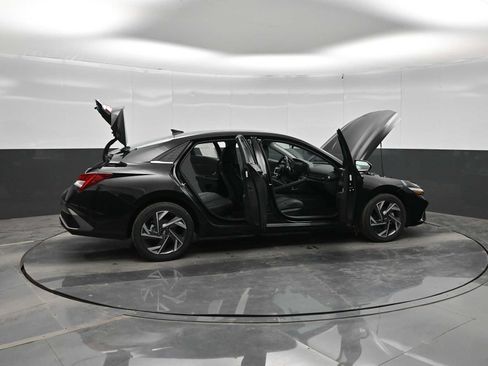 New 2026 Hyundai Elantra Limited FWD image 43