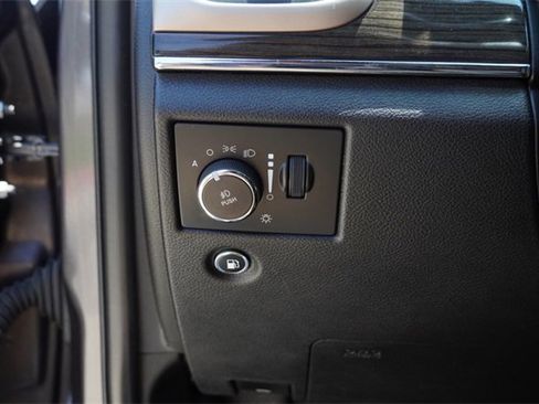 Used 2017 Jeep Grand Cherokee Overland image 21