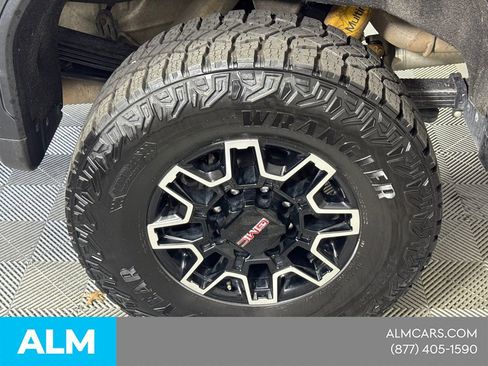 Used 2025 GMC Sierra 2500 AT4X image 21