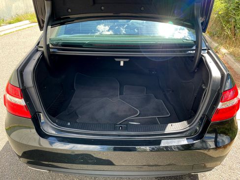 Used 2010 Mercedes-Benz E 350 4MATIC Sedan image 33