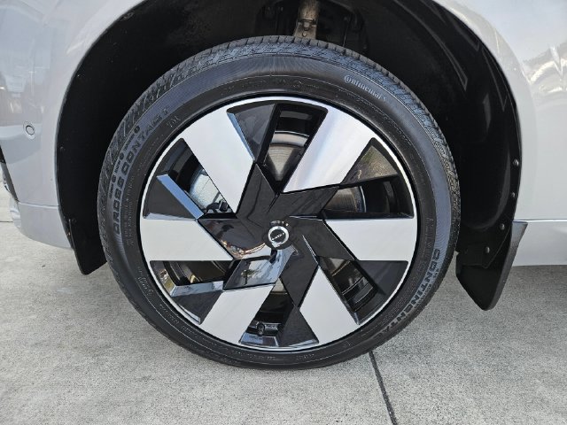 Certified 2024 Volvo XC60 T8 Plus w/ Protection Package Premier AWD/4WD image 9