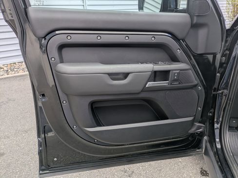 Used 2025 Land Rover Defender 110 S image 15