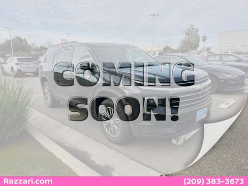 Used 2025 Chevrolet Traverse LT image 1
