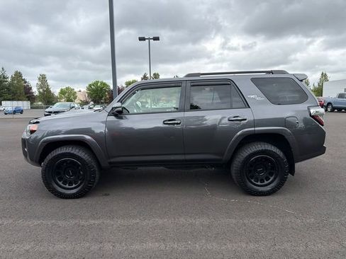 Used 2020 Toyota 4Runner TRD Off-Road Premium AWD/4WD image 5