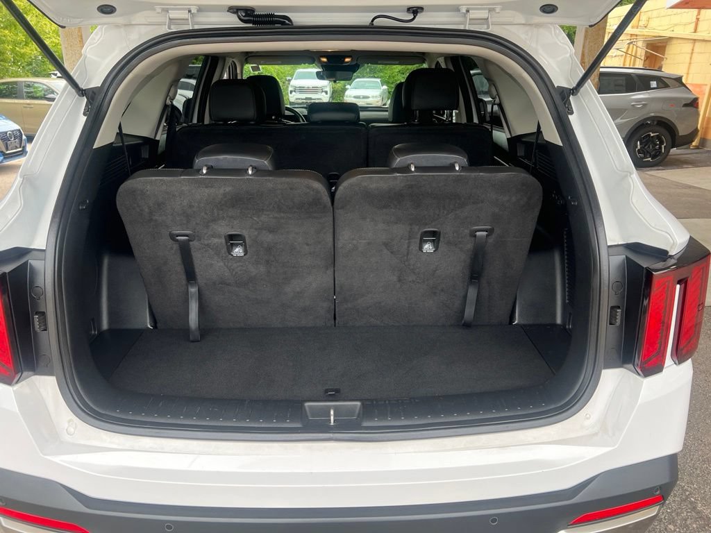 Certified 2024 Kia Sorento S FWD image 11