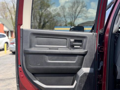 Used 2018 RAM 2500 Tradesman w/ Chrome Appearance Group image 11