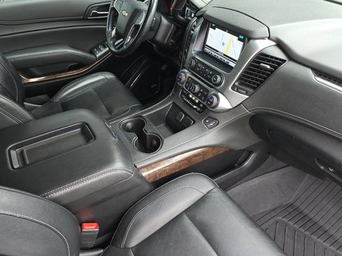 Used 2019 Chevrolet Tahoe LT w/ Luxury Package AWD/4WD image 18