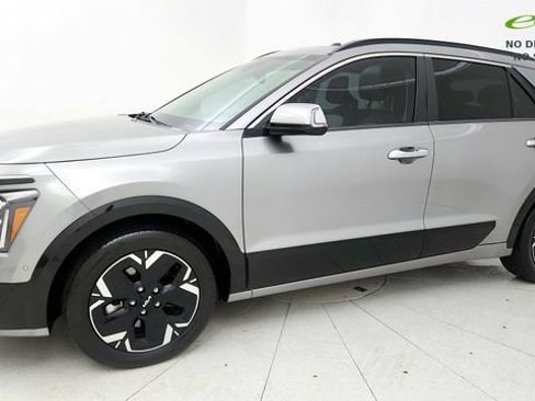 Used 2024 Kia Niro Wave w/ Wave Preserve Package FWD image 21