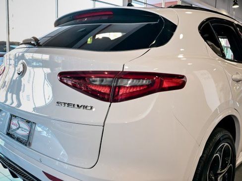 Used 2023 Alfa Romeo Stelvio Veloce image 13