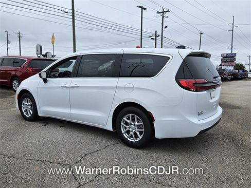 New 2026 Chrysler Pacifica Select image 10