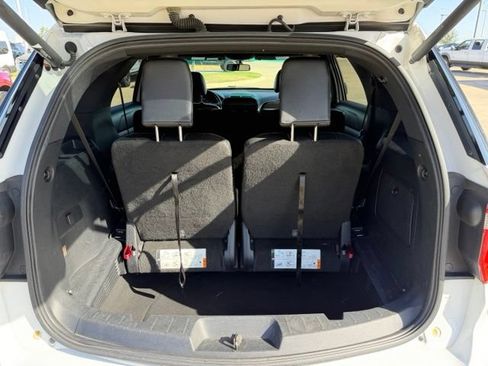 Used 2017 Ford Explorer XLT w/ Equipment Group 202A FWD image 9