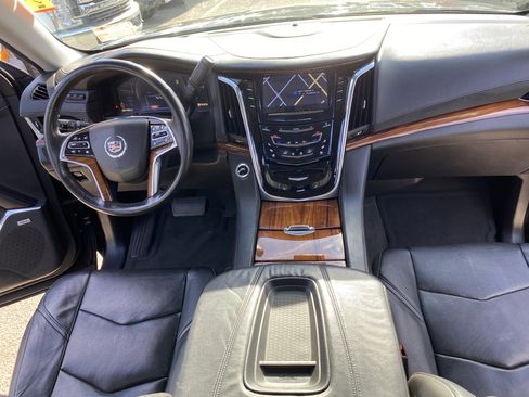Used 2015 Cadillac Escalade Premium image 22