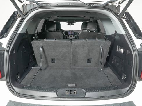 Used 2022 Ford Explorer XLT w/ Equipment Group 202A image 12