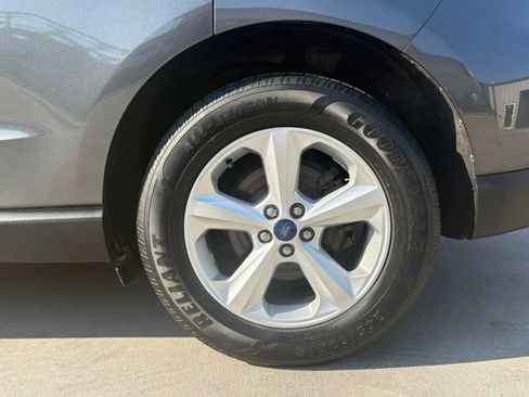 Used 2019 Ford Edge SE FWD image 9