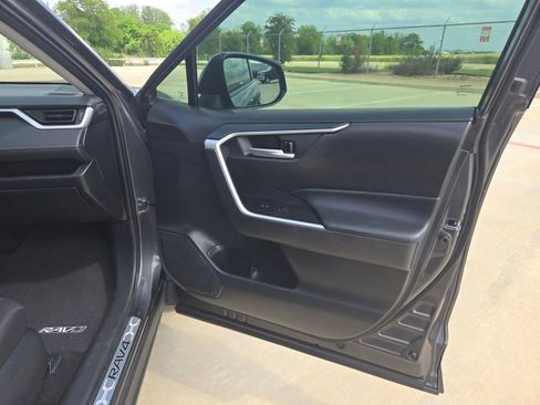 Used 2023 Toyota RAV4 XLE w/ Convenience Package FWD image 27