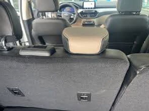 Used 2022 Ford Escape SEL image 9