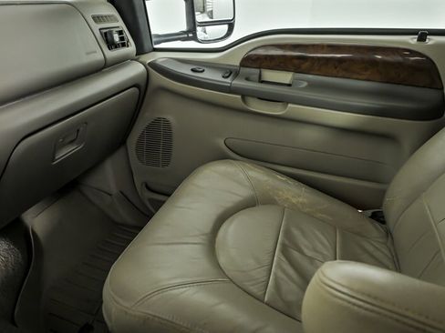 Used 2000 Ford F350 Lariat image 27