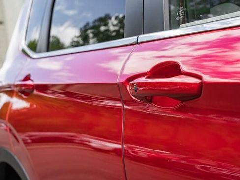 New 2025 Mitsubishi Outlander SE image 15