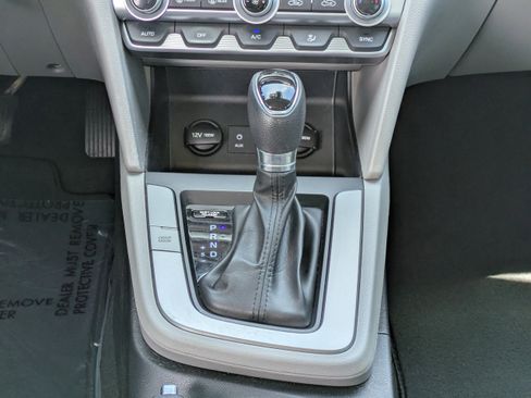 Used 2020 Hyundai Elantra SEL FWD image 17