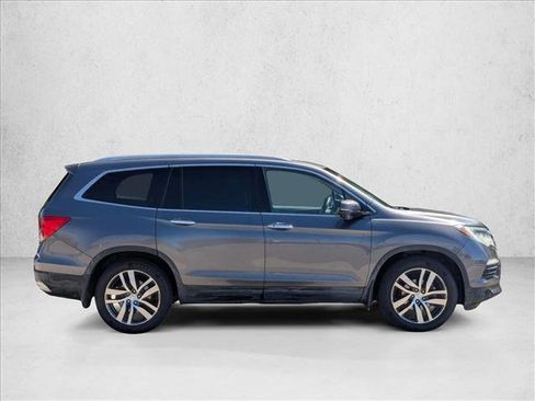 Used 2017 Honda Pilot Touring image 4