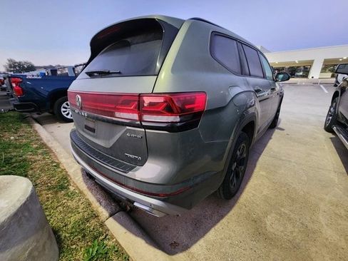 Used 2024 Volkswagen Atlas Peak Edition SEL image 6