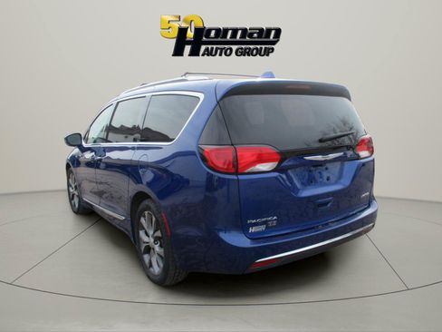 Used 2020 Chrysler Pacifica Limited FWD image 3