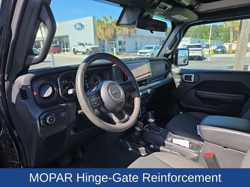 Used 2024 Jeep Wrangler Unlimited Rubicon w/ XTREMEE 35" Tire Package image 10