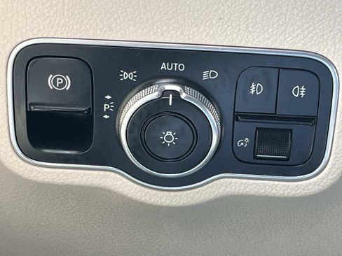 Used 2020 Mercedes-Benz GLB 250 image 36