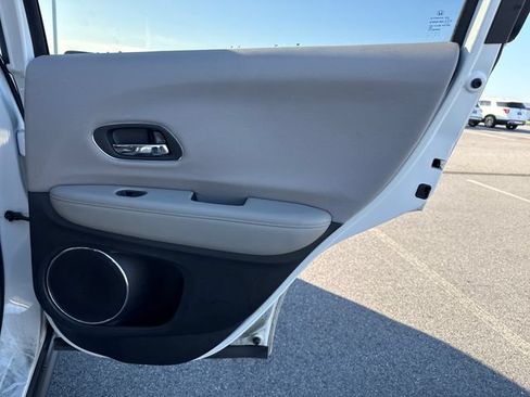Used 2018 Honda HR-V EX image 16