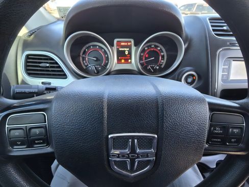 Used 2019 Dodge Journey SE image 9