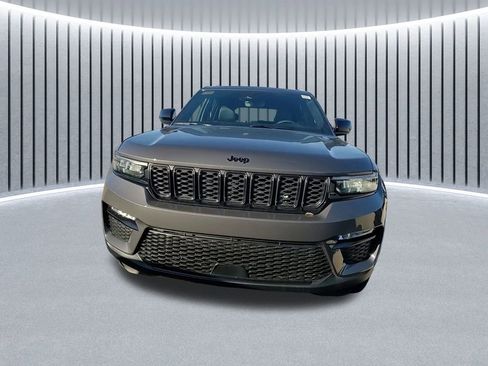 New 2025 Jeep Grand Cherokee Limited w/ Black Appearance Package image 8