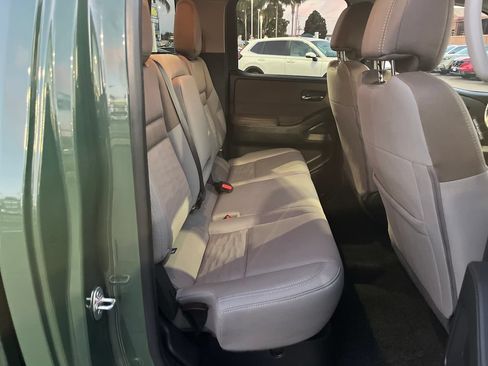 Used 2023 Nissan Frontier SV w/ SV Convenience Package RWD image 37