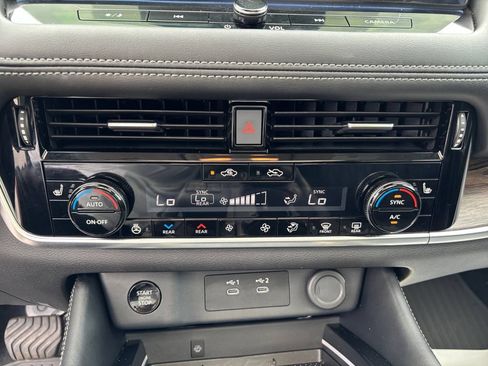 Used 2025 Nissan Rogue Platinum w/ Tech Package FWD image 25