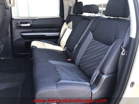 Used 2019 Toyota Tundra SR5 w/ SR5 Upgrade Package AWD/4WD image 18