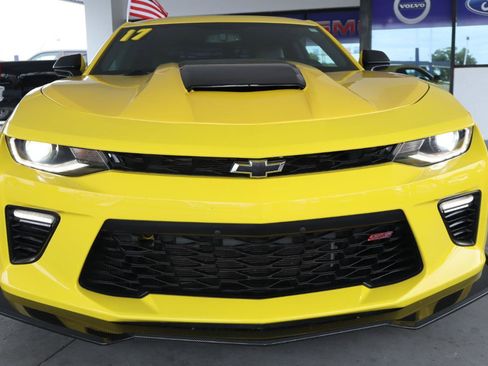 Used 2017 Chevrolet Camaro SS RWD image 11