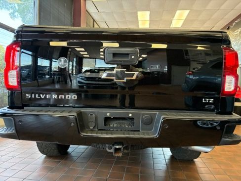 Used 2018 Chevrolet Silverado 1500 LTZ Z71 w/ LTZ Plus Package AWD/4WD image 9