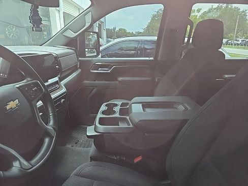 Certified 2025 Chevrolet Silverado 2500 LT w/ Convenience Package AWD/4WD image 3