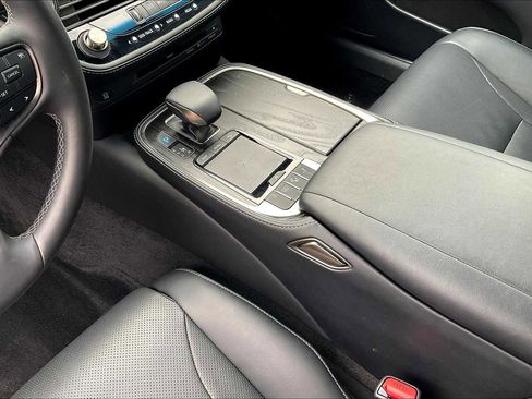 Used 2022 Lexus LS 500 w/ Accessory Package (Z1) image 15